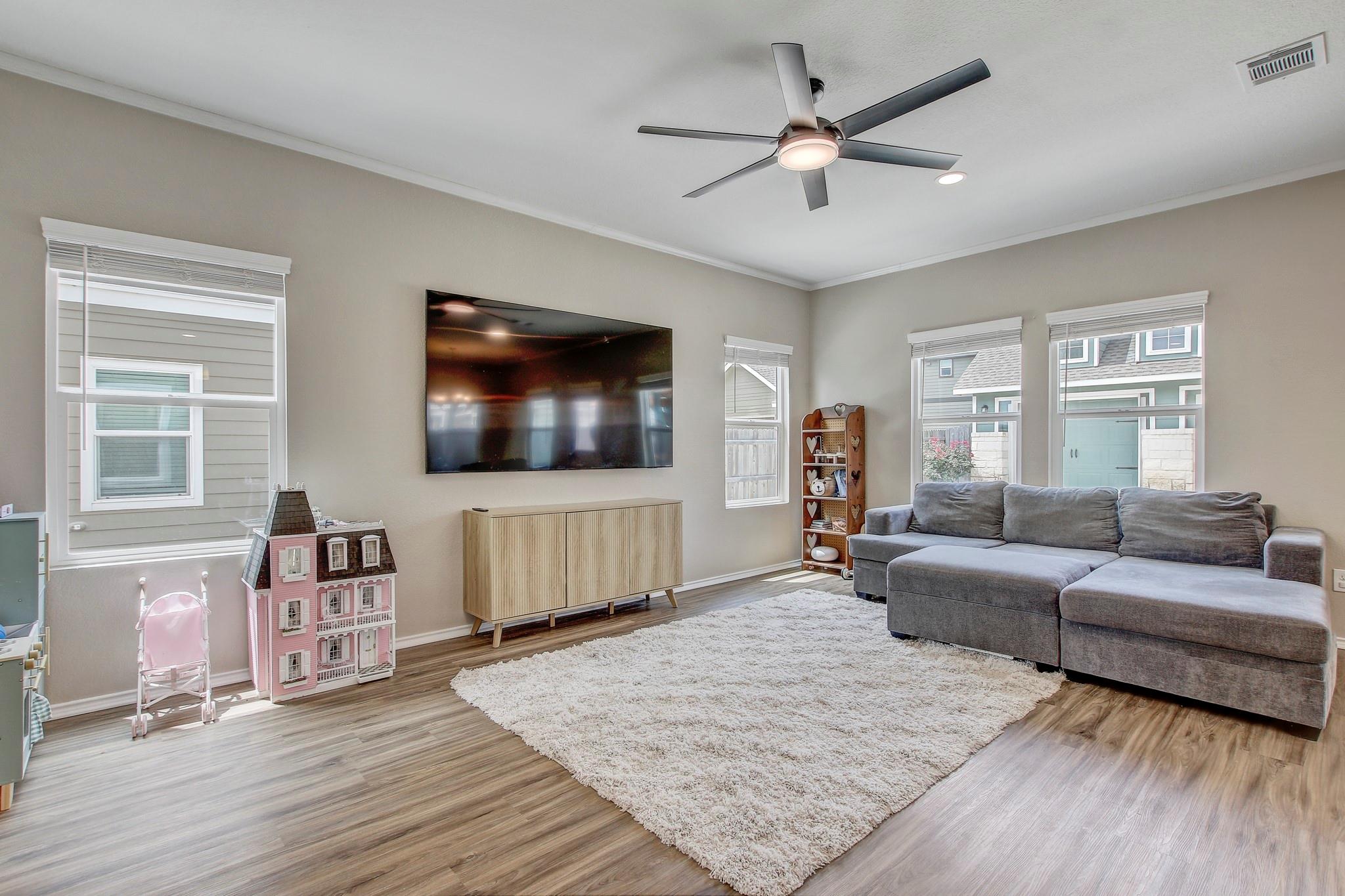 1449 Weatherford LN