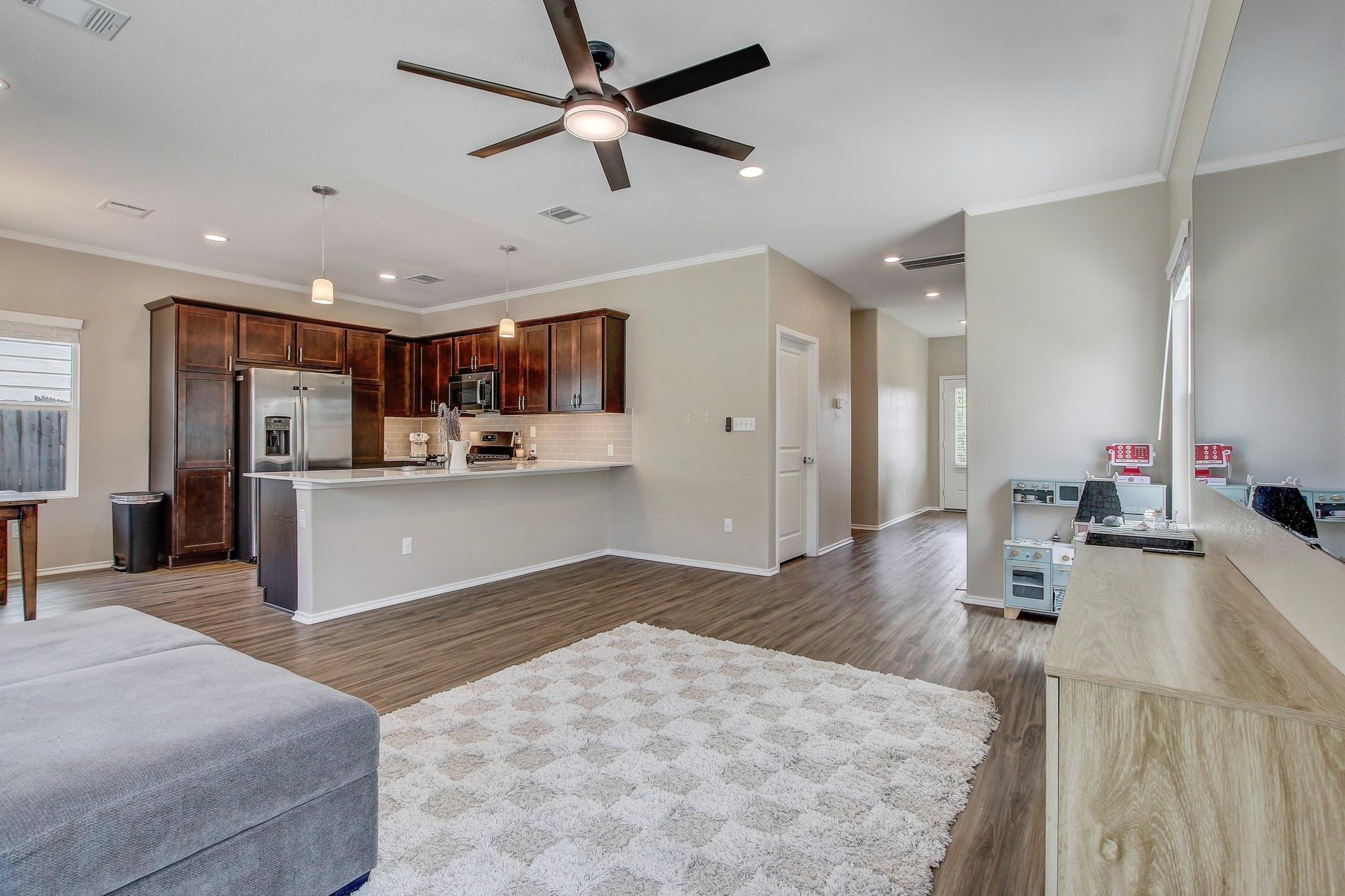 1449 Weatherford LN