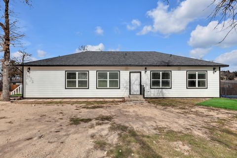 114 Crepe Myrtle PKWY Elgin TX 78621