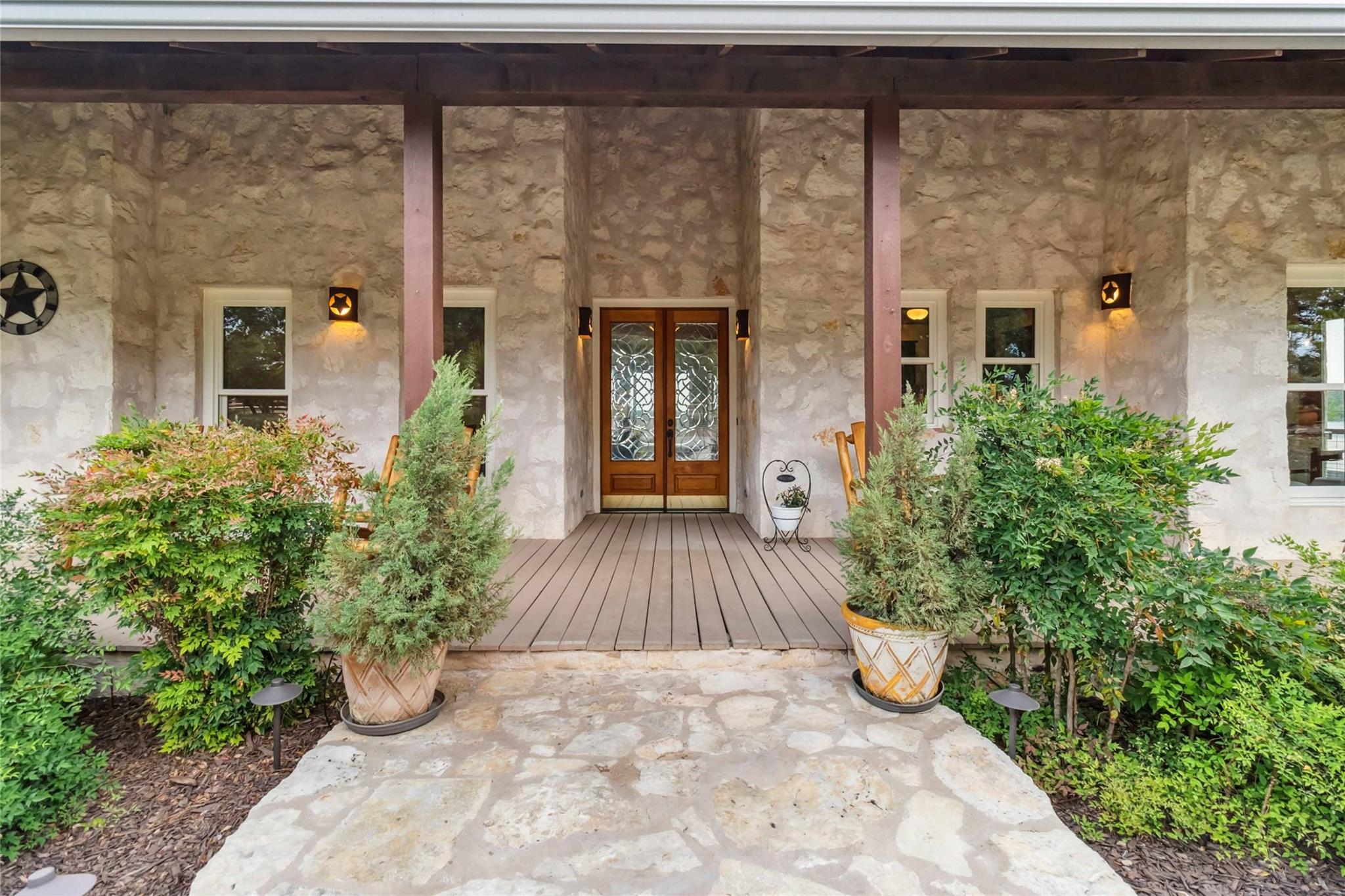 402 Lander LN