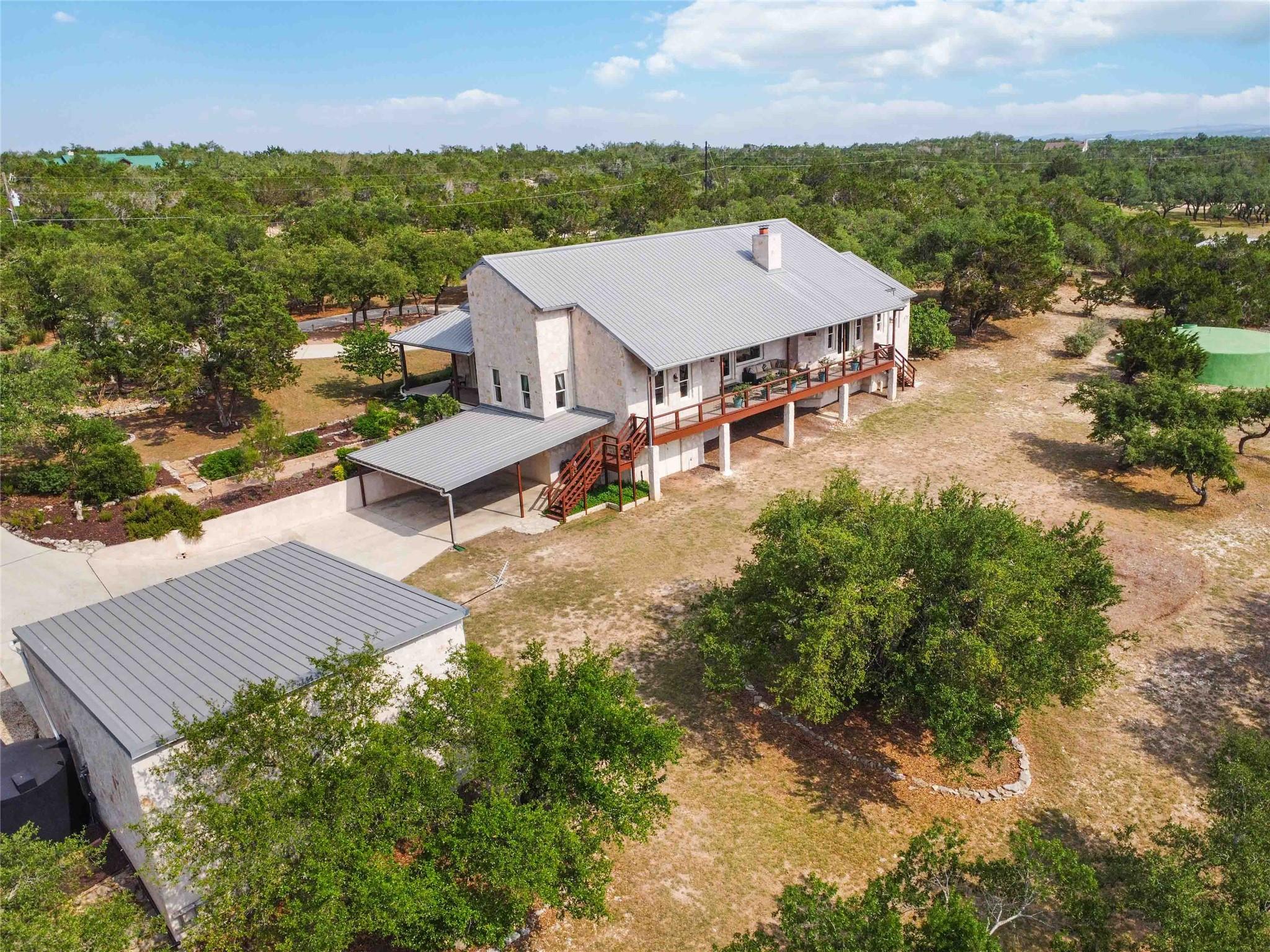 402 Lander LN