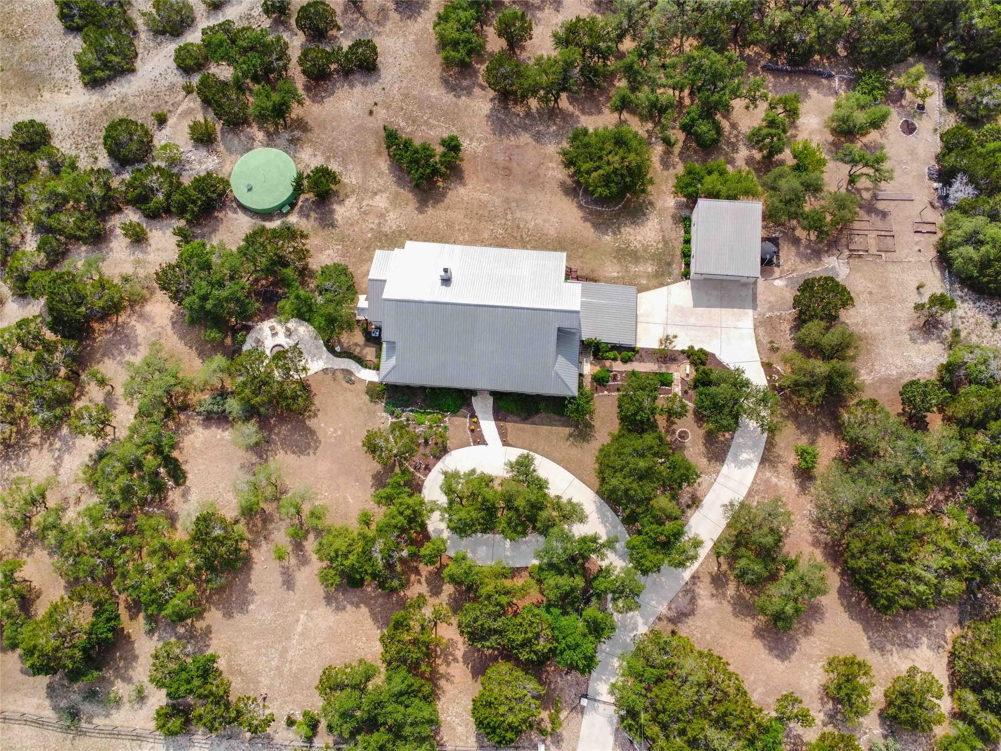 402 Lander LN