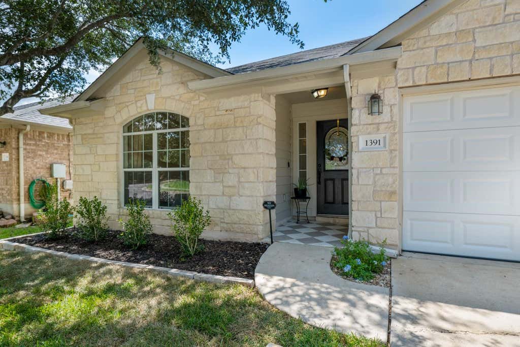 Photo of 1391 Stone Rim LOOP, Buda, TX 78610 (MLS # 6538633)