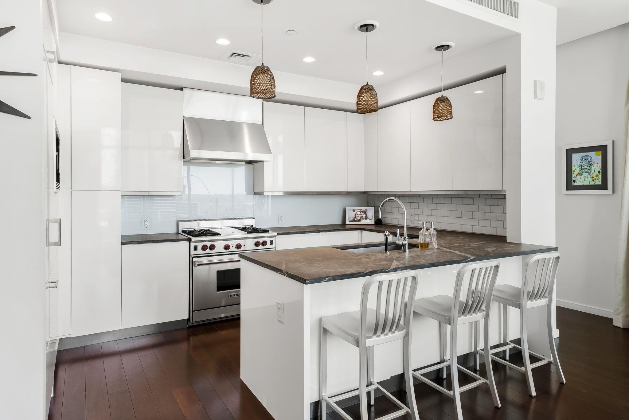 200 Congress Ave 14C
