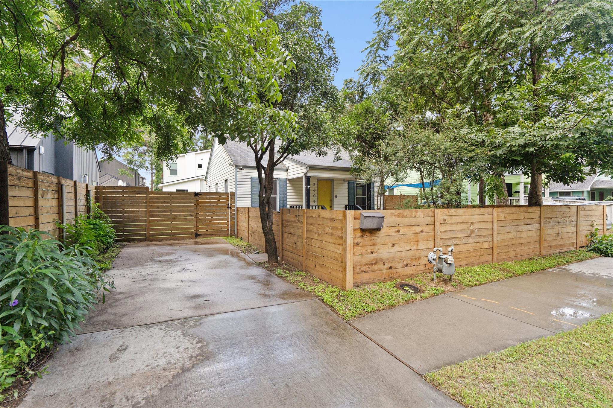 2609 Willow ST 1