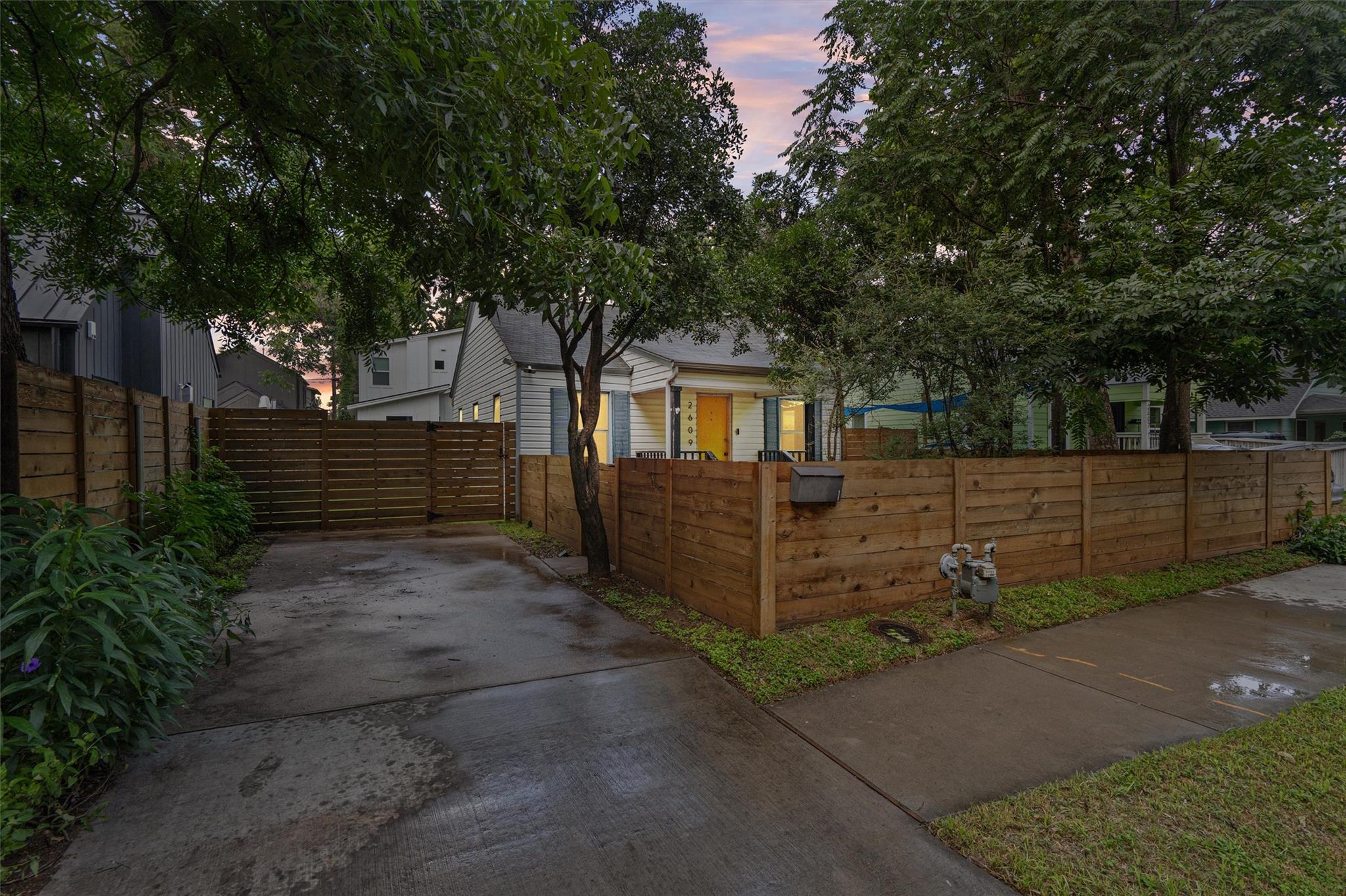 2609 Willow ST 1