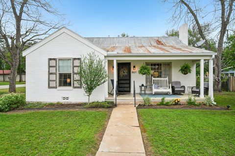 Photo of 801 Bishop ST, Smithville, TX 78957 (MLS # 3977223)