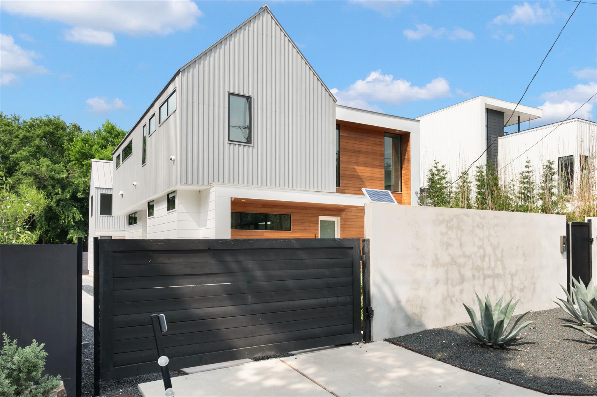 404 W Milton ST