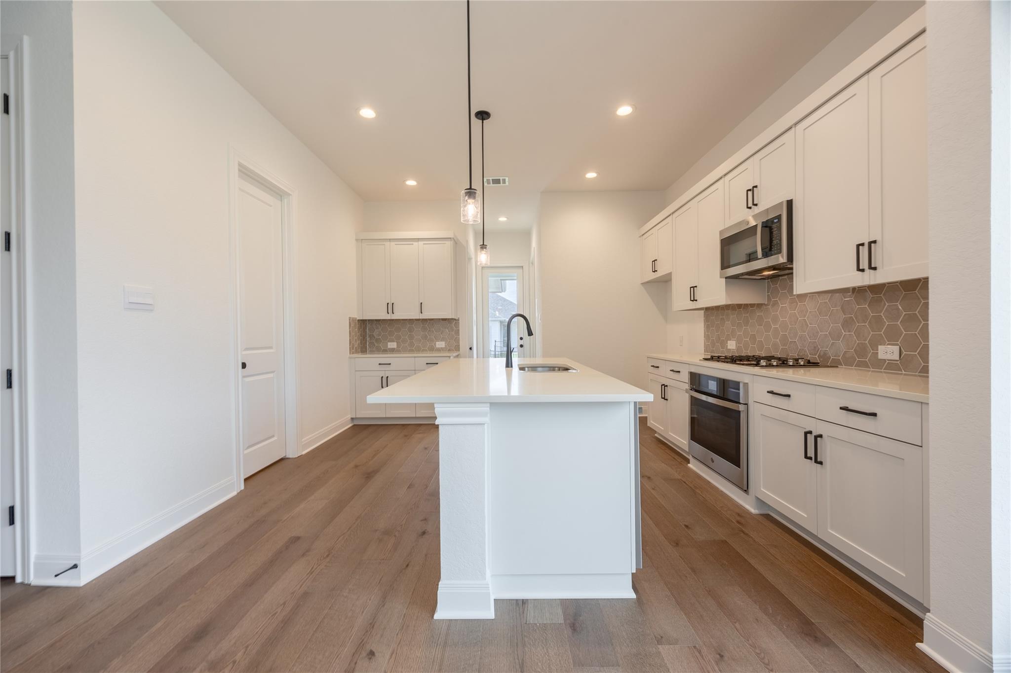 437 Burlington DR