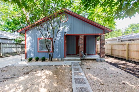Photo of 74 Julius ST, Austin, TX 78702 (MLS # 6680999)