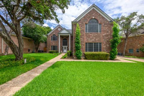 Photo of 2809 Creeks Edge PKWY, Austin, TX 78733 (MLS # 6327168)