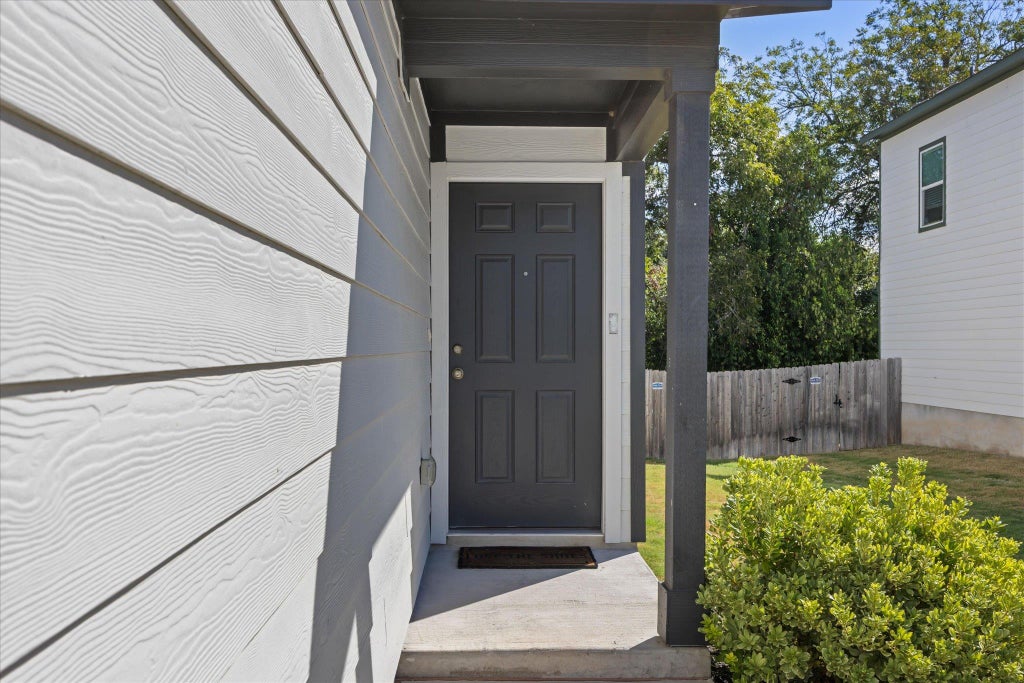 Photo of 36 Trinity CIR, Lockhart, TX 78644 (MLS # 3526336)