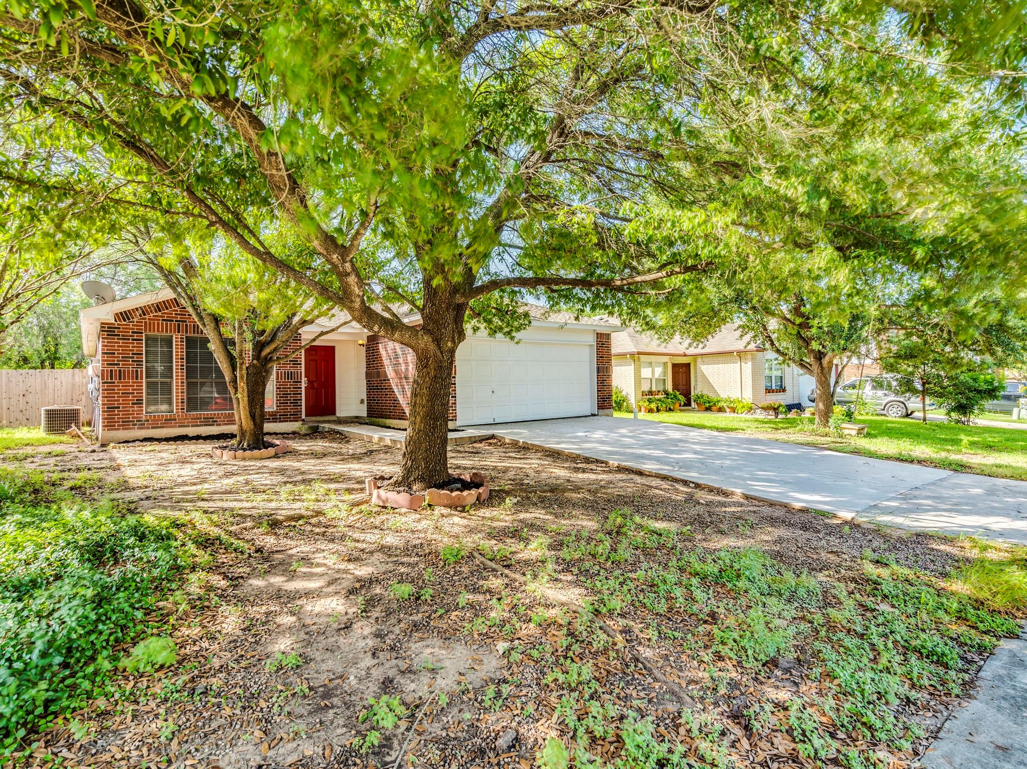741 Brandi CIR
