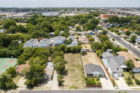 Photo of 7512 Providence Ave, Austin, TX 78752 (MLS # 6460846)