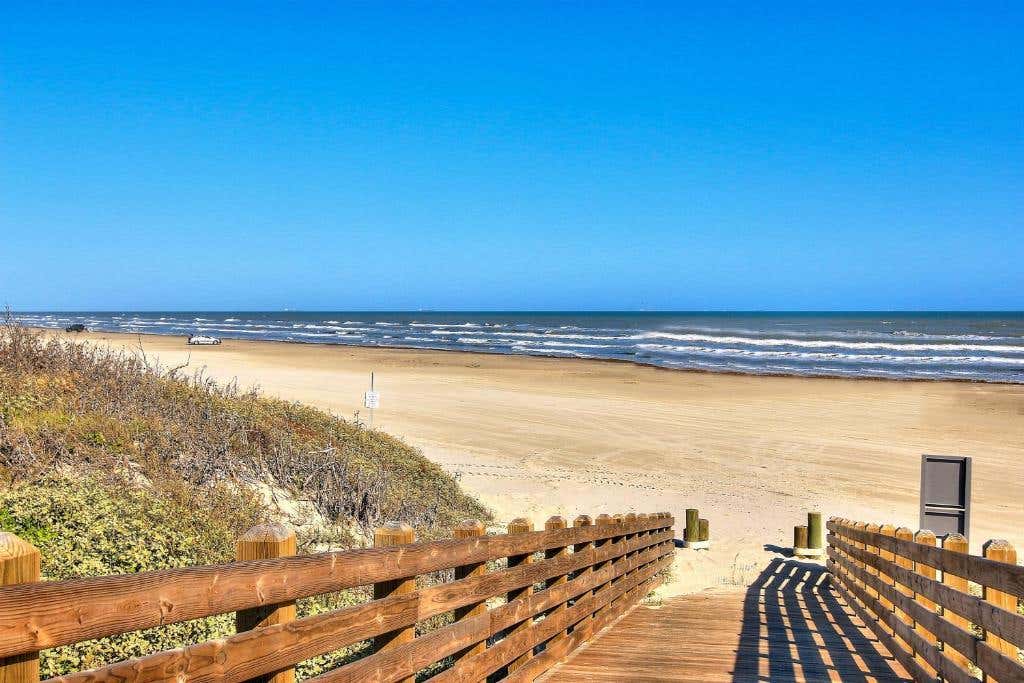 Photo of 630 W Center SQ #303, Port Aransas, TX 78373 (MLS # 7258158)