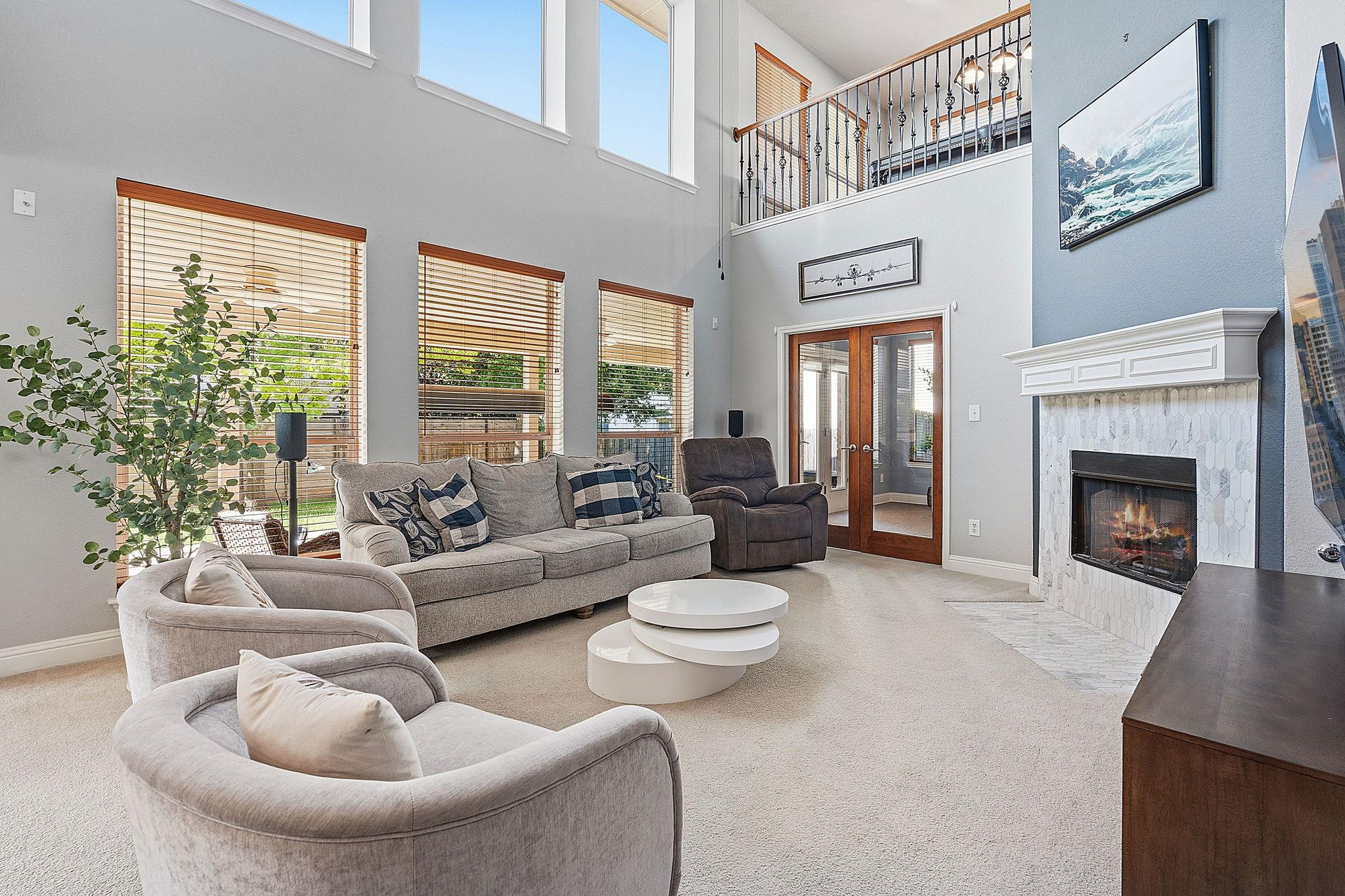 2126 Clear Lake PL