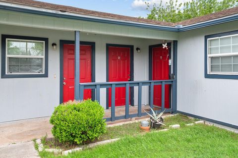 Photo of 1611 Jones ST #5, Taylor, TX 76574 (MLS # 2091887)