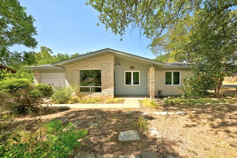 Photo of 905 Emerald Wood DR, Austin, TX 78745 (MLS # 5216875)
