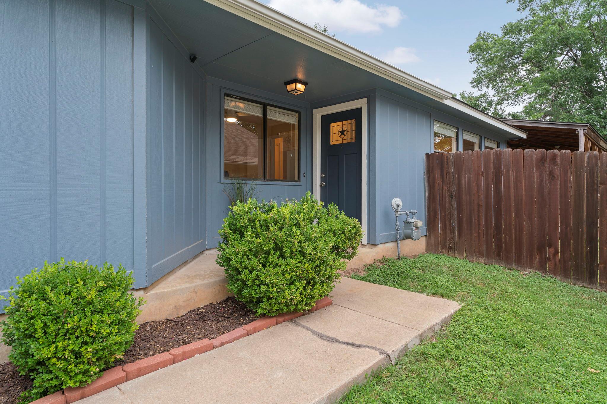 3008 Siskin DR