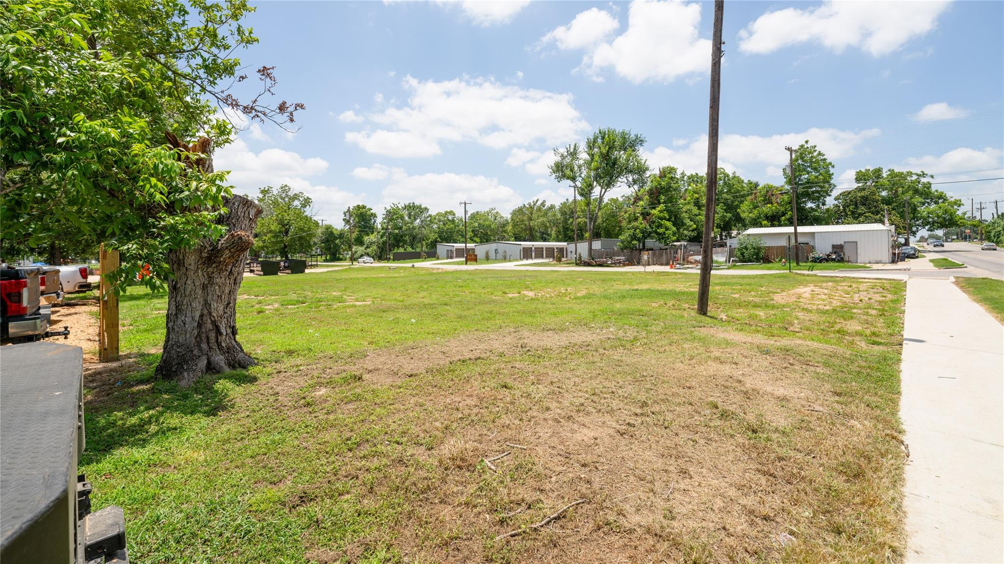 613 W Cameron Ave