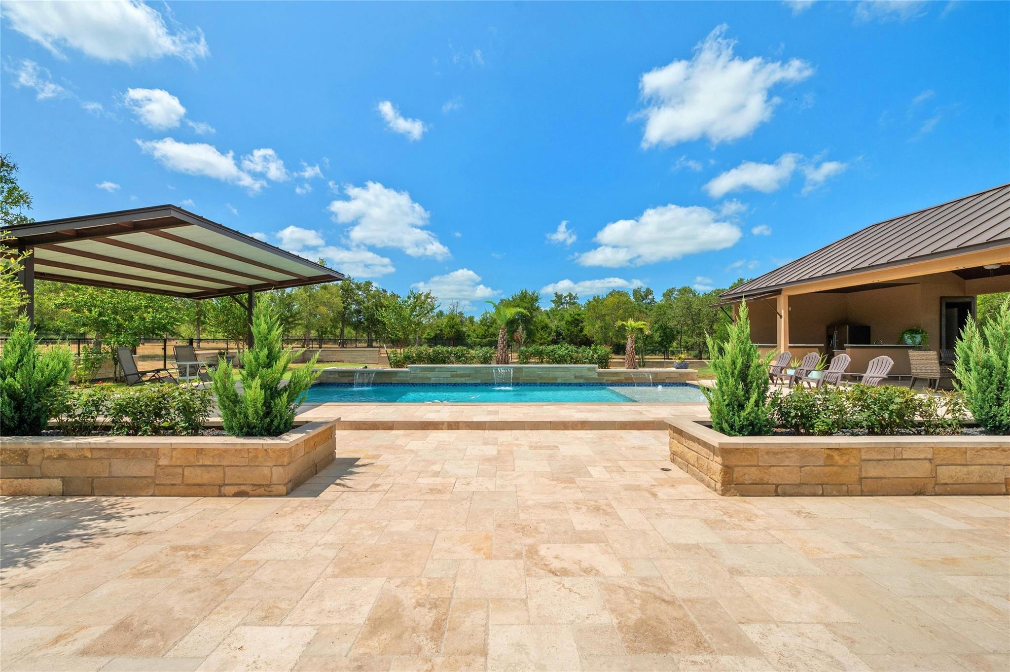20201 Hickory Grove LN