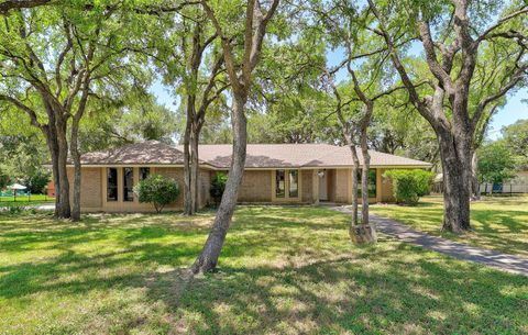 Photo of 307 Las Plumas DR, Georgetown, TX 78628 (MLS # 9413458)