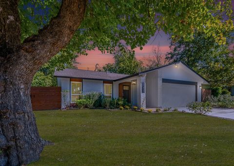 10429 Firethorn LN Austin TX 78750