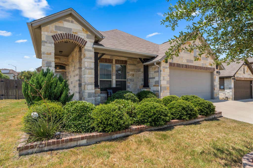 Photo of 1924 Goldilocks LN, Austin, TX 78652 (MLS # 1929356)
