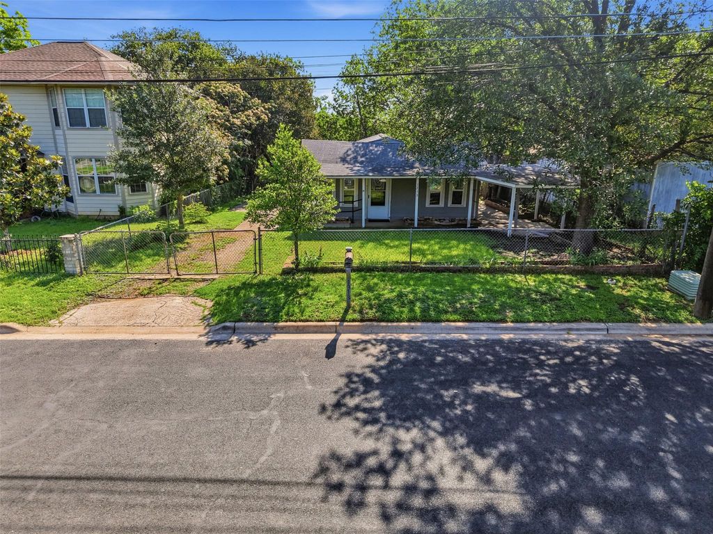 Photo of 1313 Perez ST, Austin, TX 78721 (MLS # 9883405)