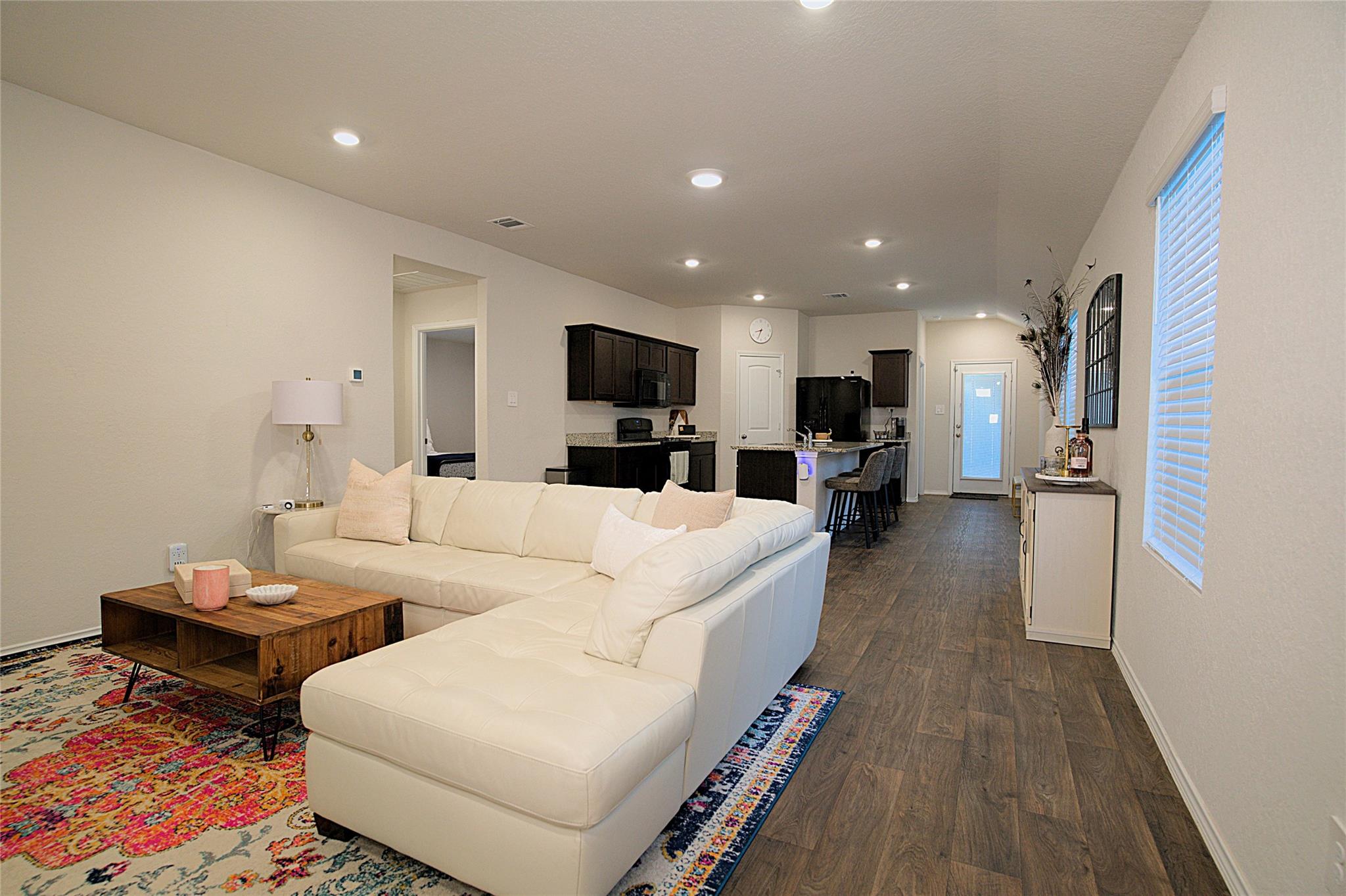 233 Calgary LN