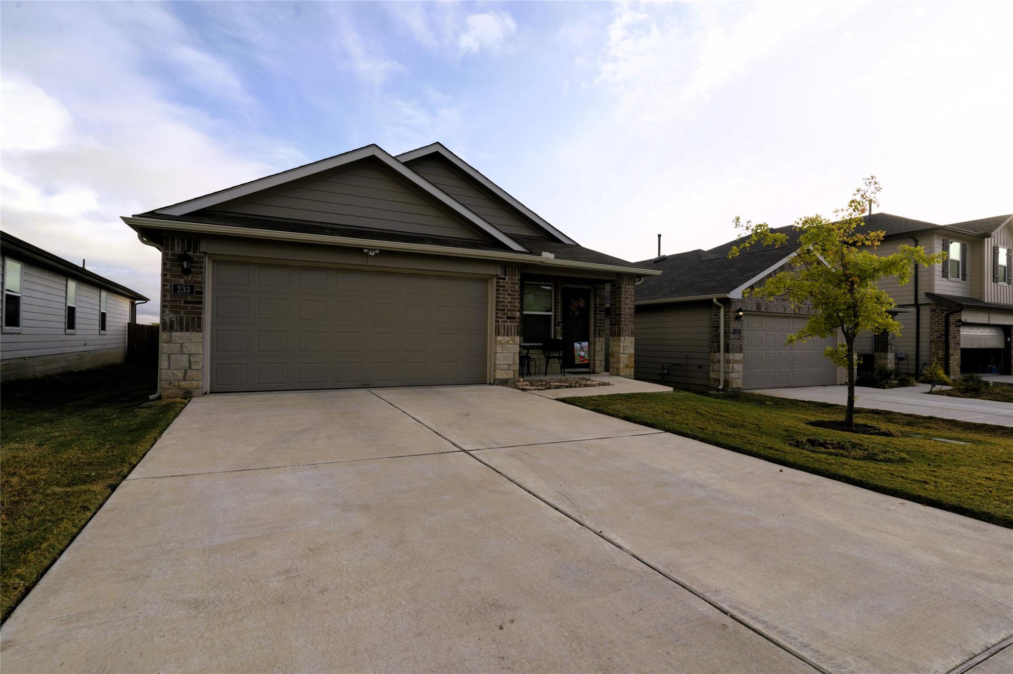 233 Calgary LN