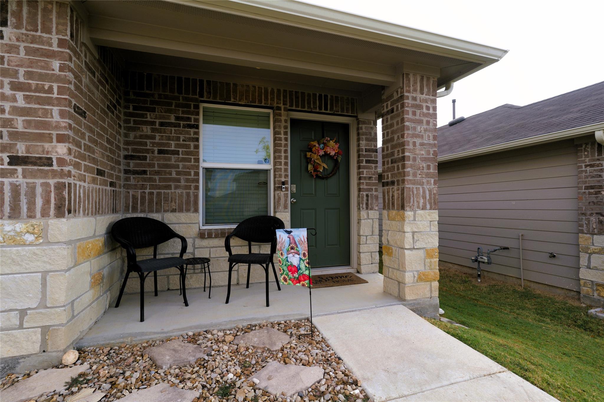 233 Calgary LN