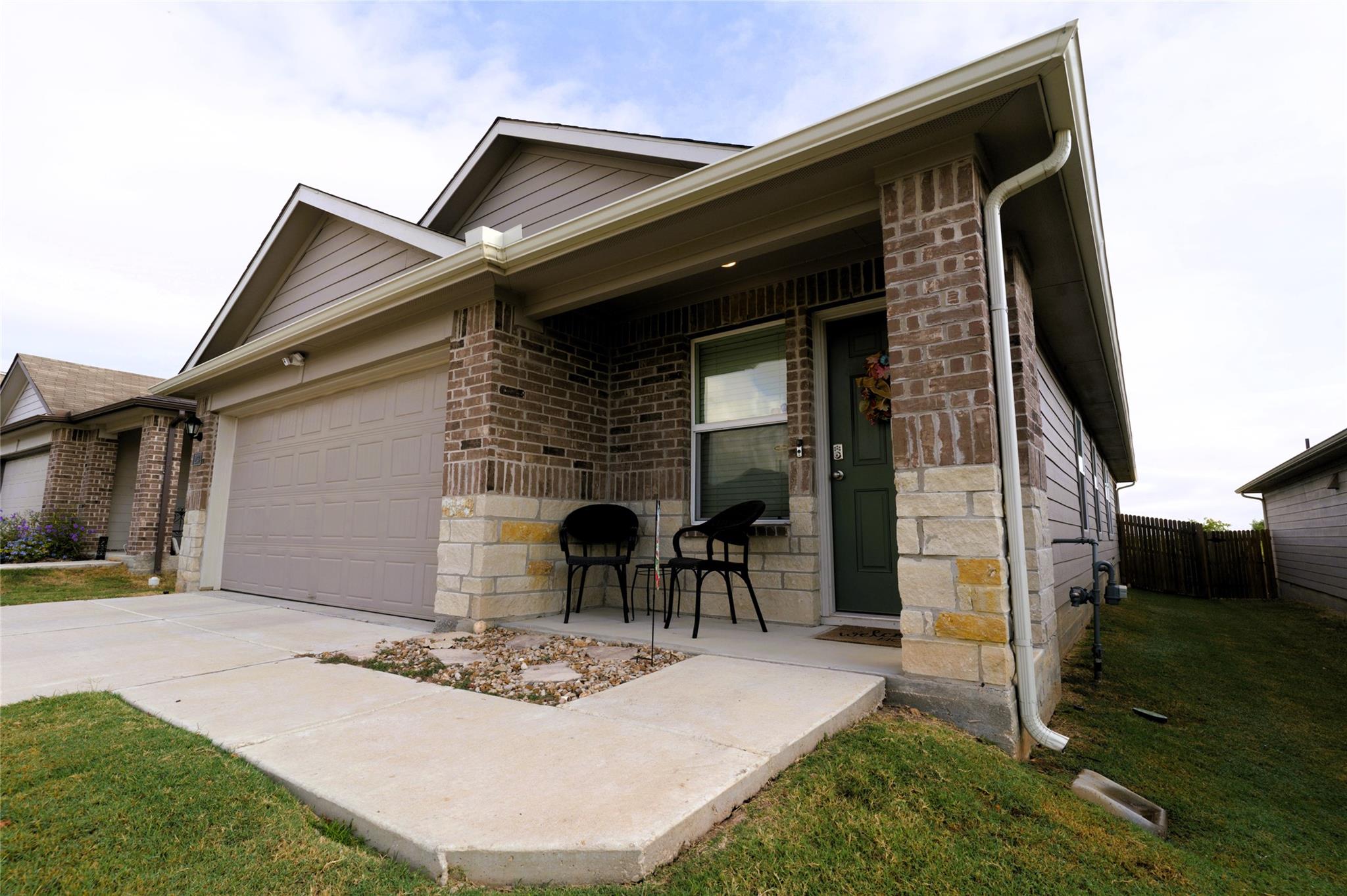 233 Calgary LN