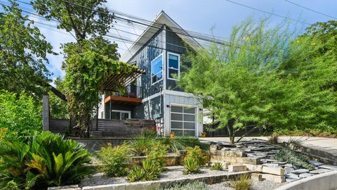 Photo of 2211 New York Ave #A, Austin, TX 78702 (MLS # 3612402)