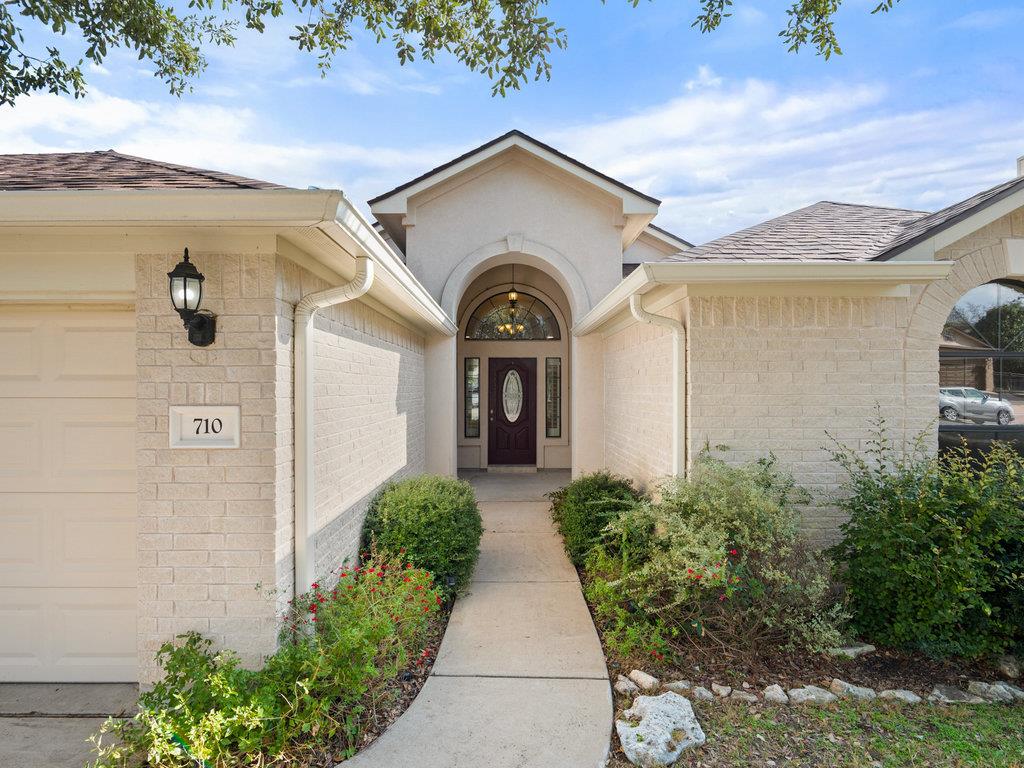 710 Hedgewood DR