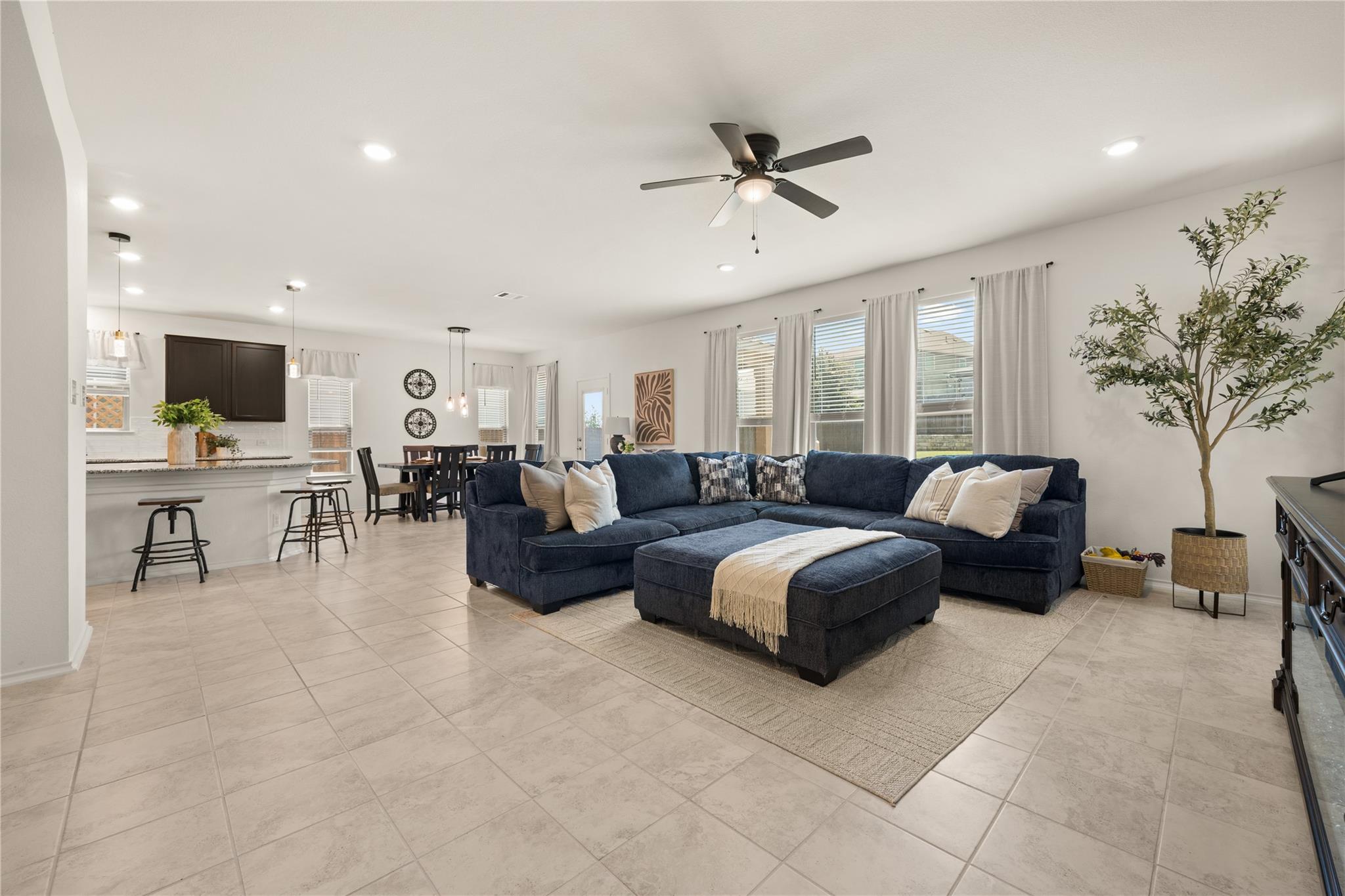 417 Los Cobos LN