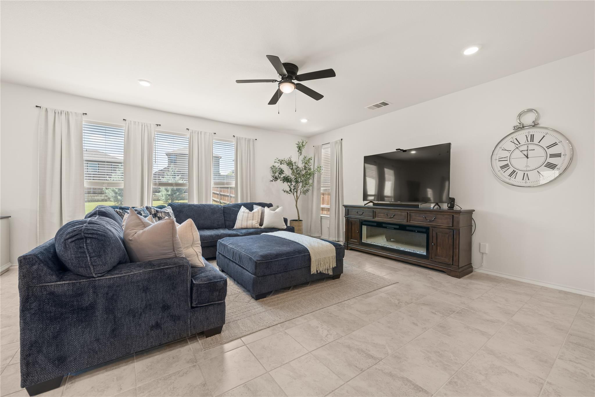 417 Los Cobos LN