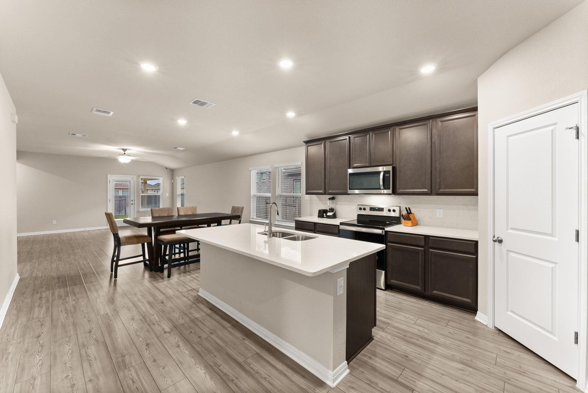 304 Giorgio Moroder DR