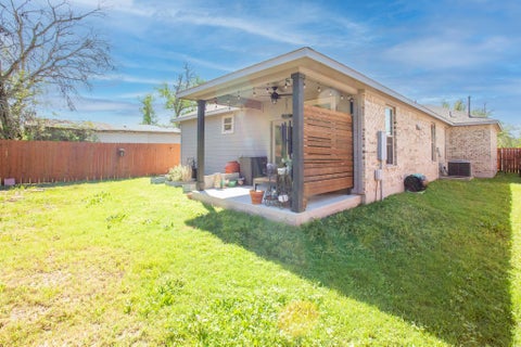 Tiny photo for 303 W Browning ST, Manor, TX 78653 (MLS # 5177593)
