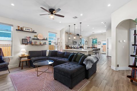 Photo of 303 W Browning ST, Manor, TX 78653 (MLS # 5177593)