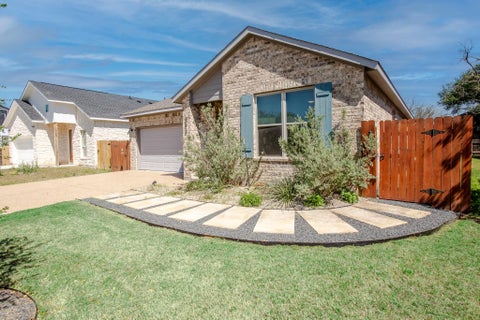 Tiny photo for 303 W Browning ST, Manor, TX 78653 (MLS # 5177593)