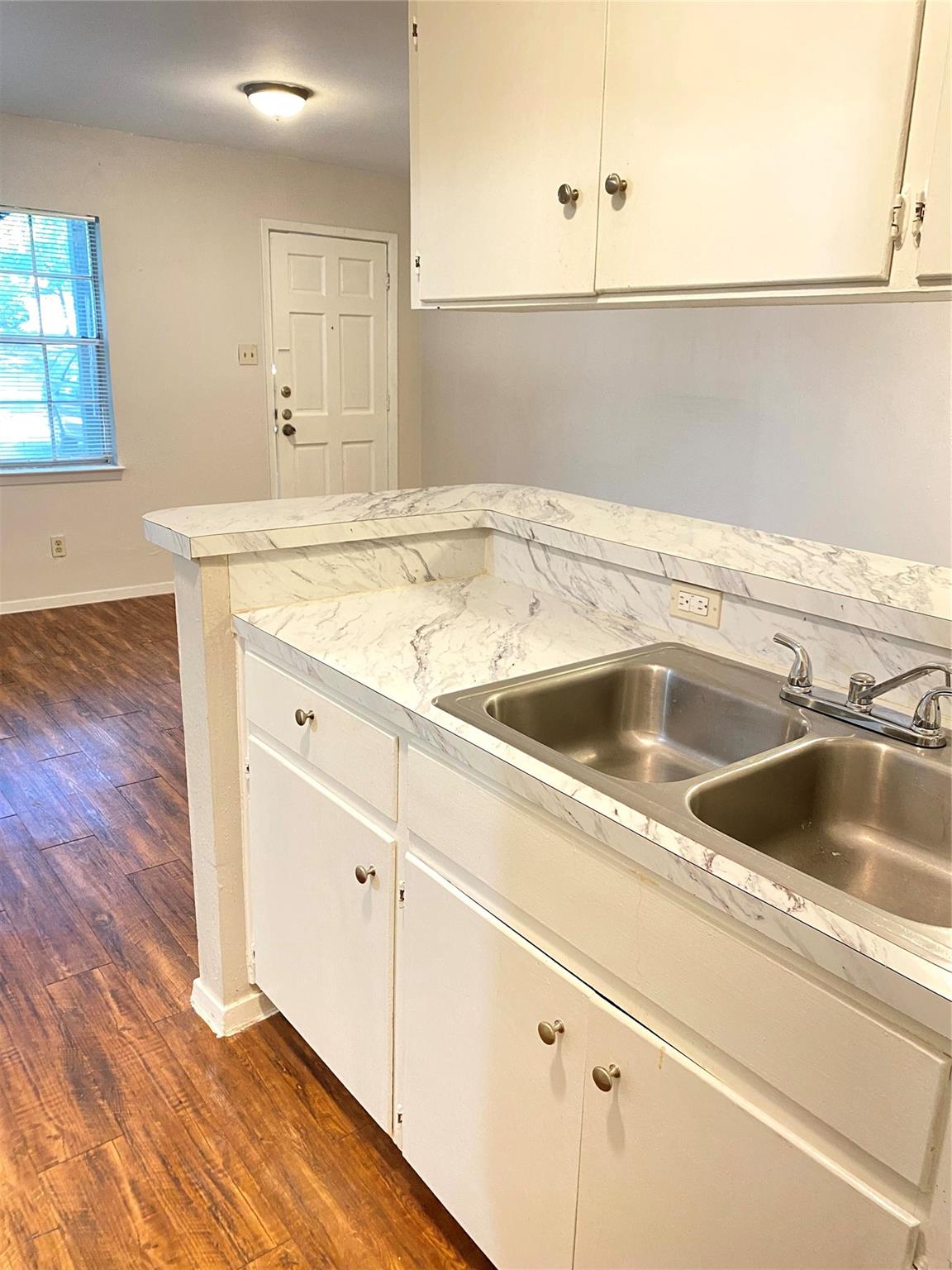 3119 Tom Green ST 5