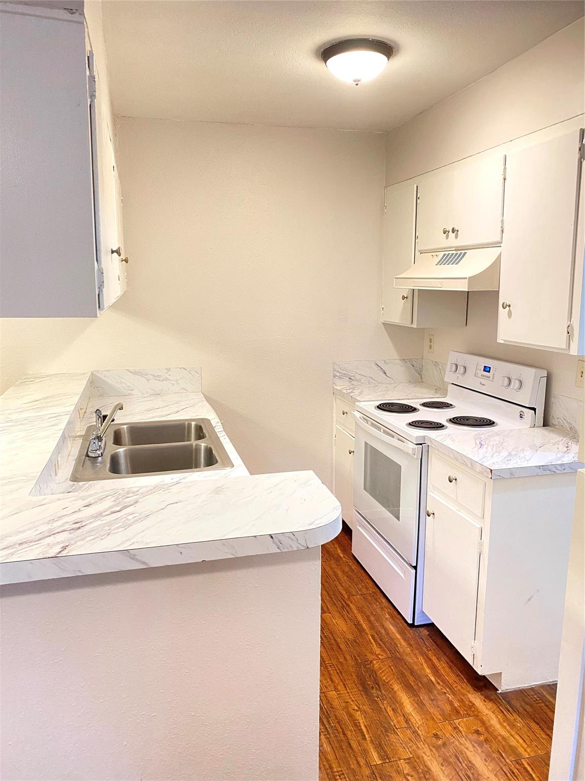 3119 Tom Green ST 5