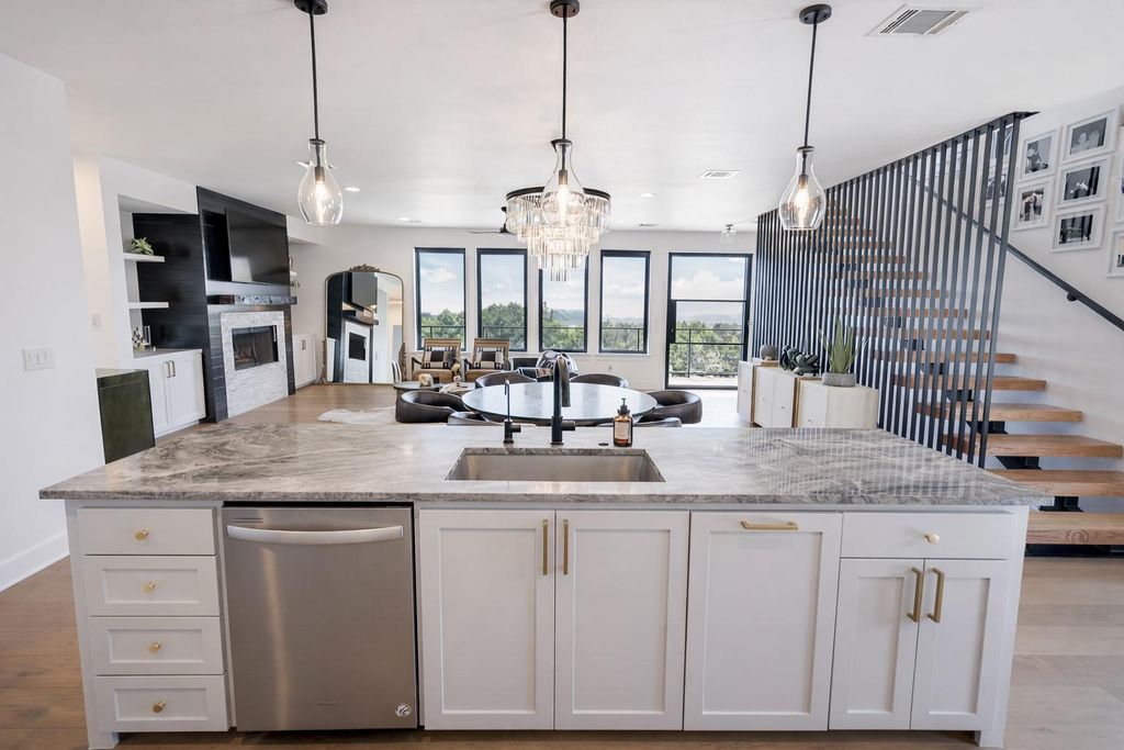 Photo of 8501 Bronco LN, Lago Vista, TX 78645 (MLS # 8138332)