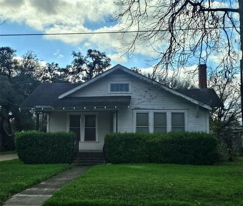 518 W Prairie Lea ST Lockhart TX 78644