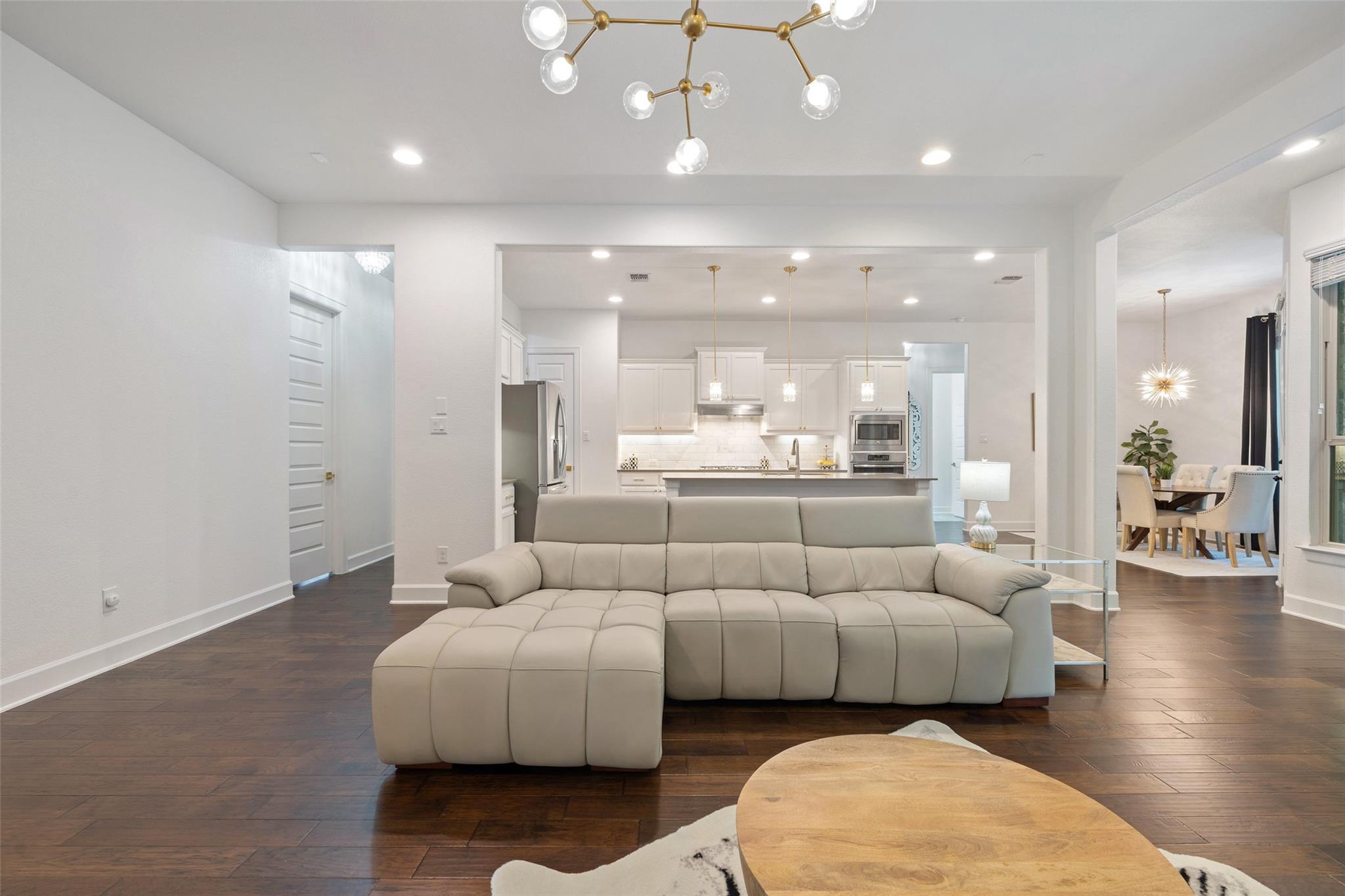 15204 Cabrillo WAY