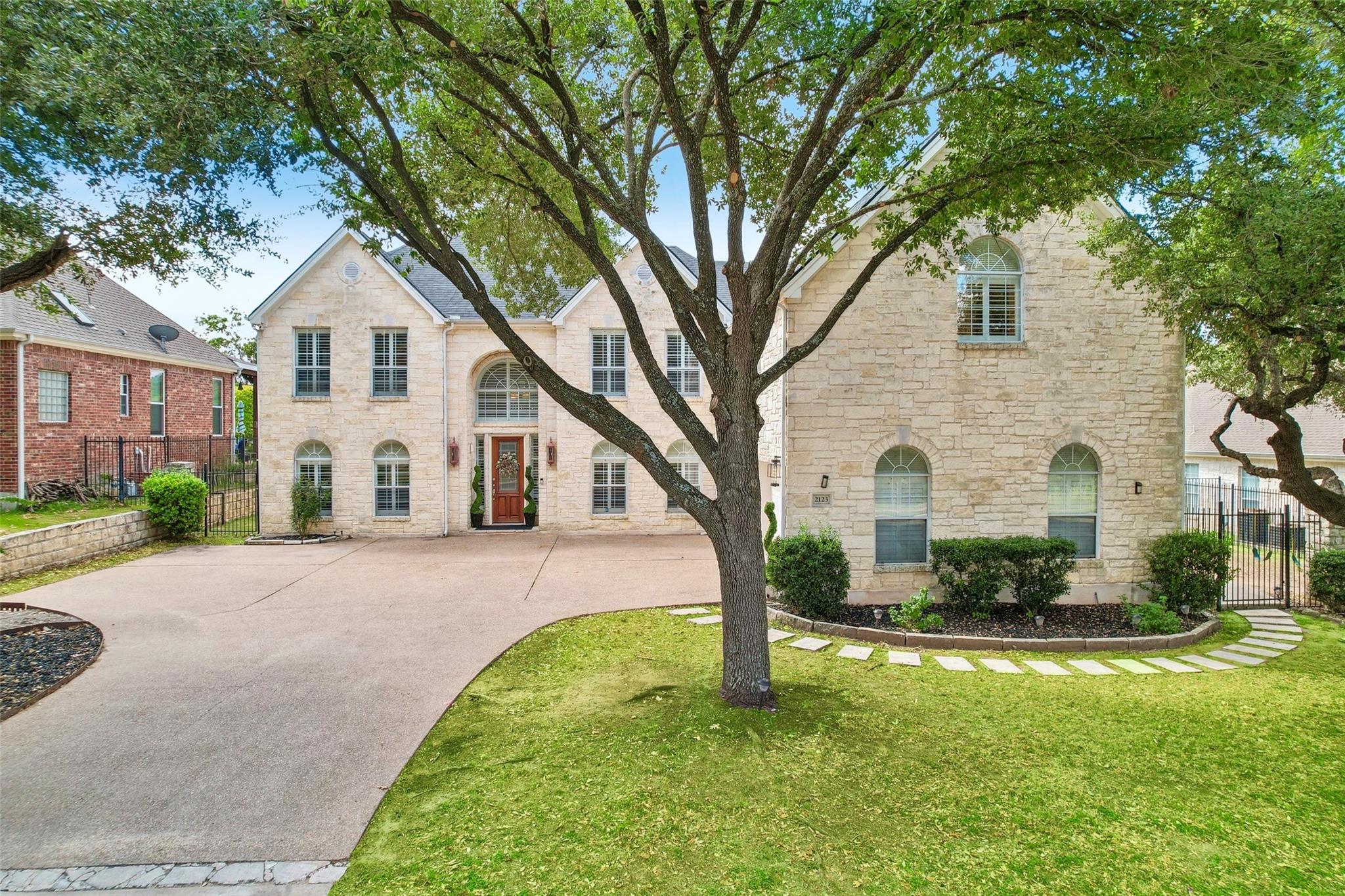 2123 Hilton Head DR