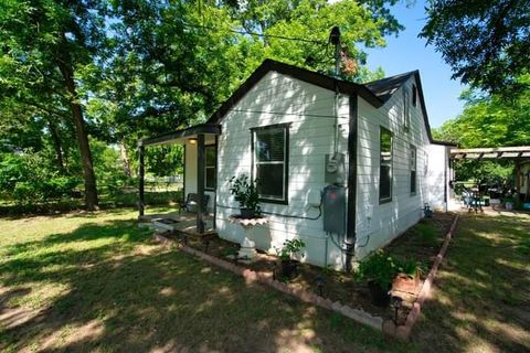 Photo of 1104 Perry RD, Austin, TX 78721 (MLS # 3368822) Photo of 1104 Perry RD, Austin, TX 78721 (MLS # 3368822)