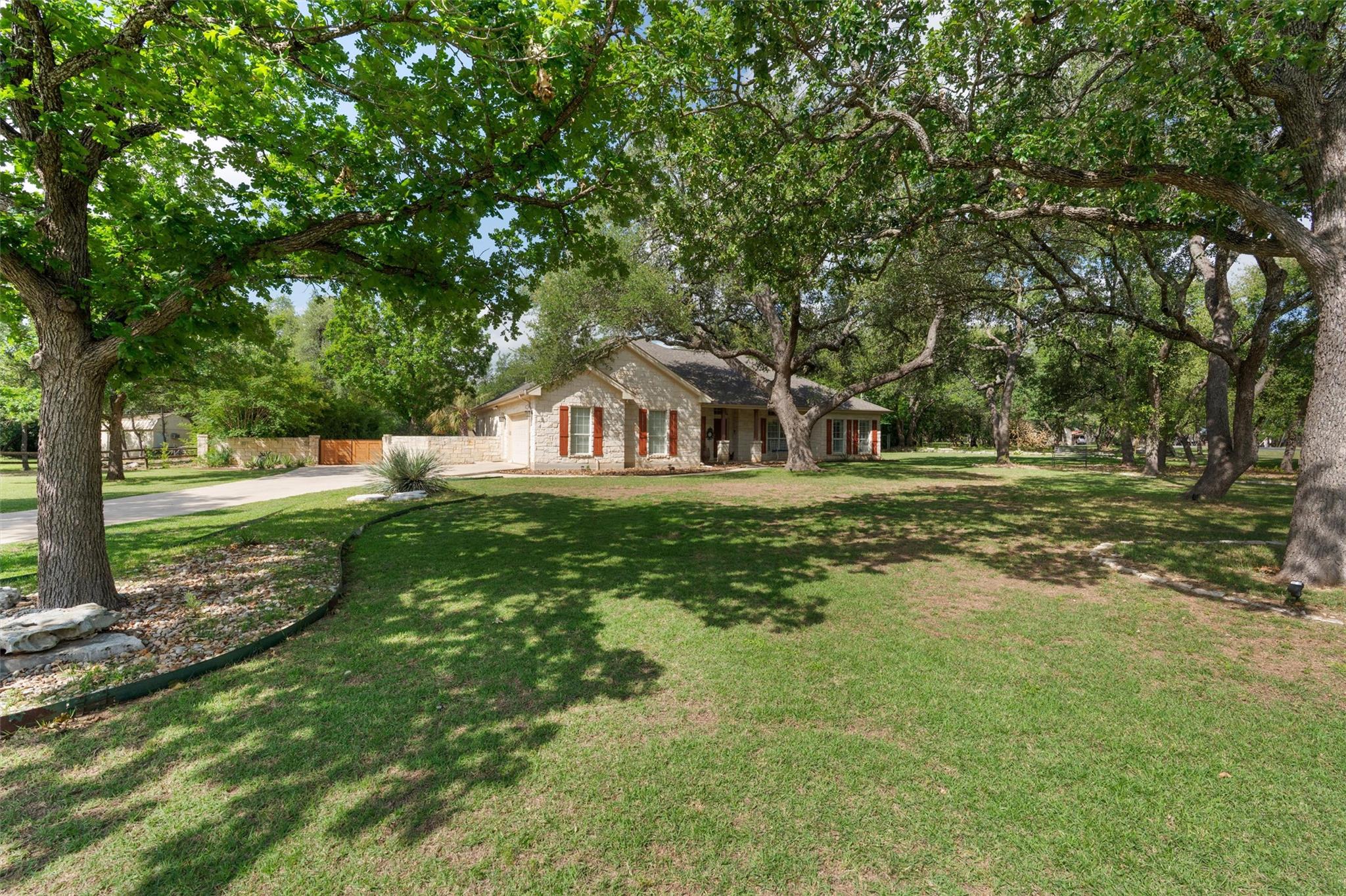 223 E Ridgewood RD
