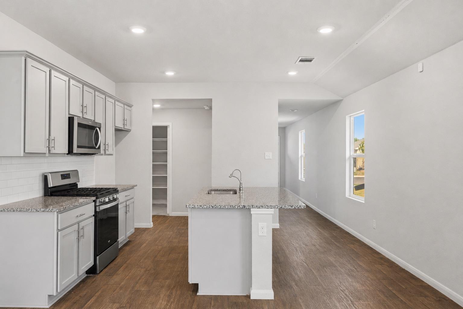 237 Spider Lily DR